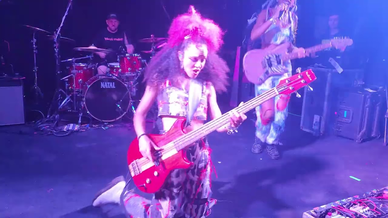 Choose Your Fighter (live in Vancouver 01-10-22) - Nova Twins