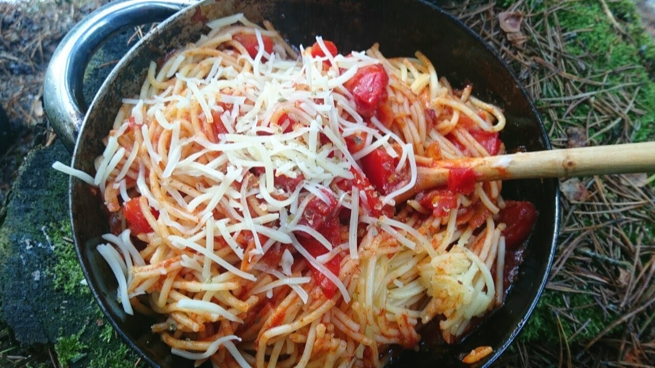 Spaghetti mit Tomatensoße - Bushcraft Küche