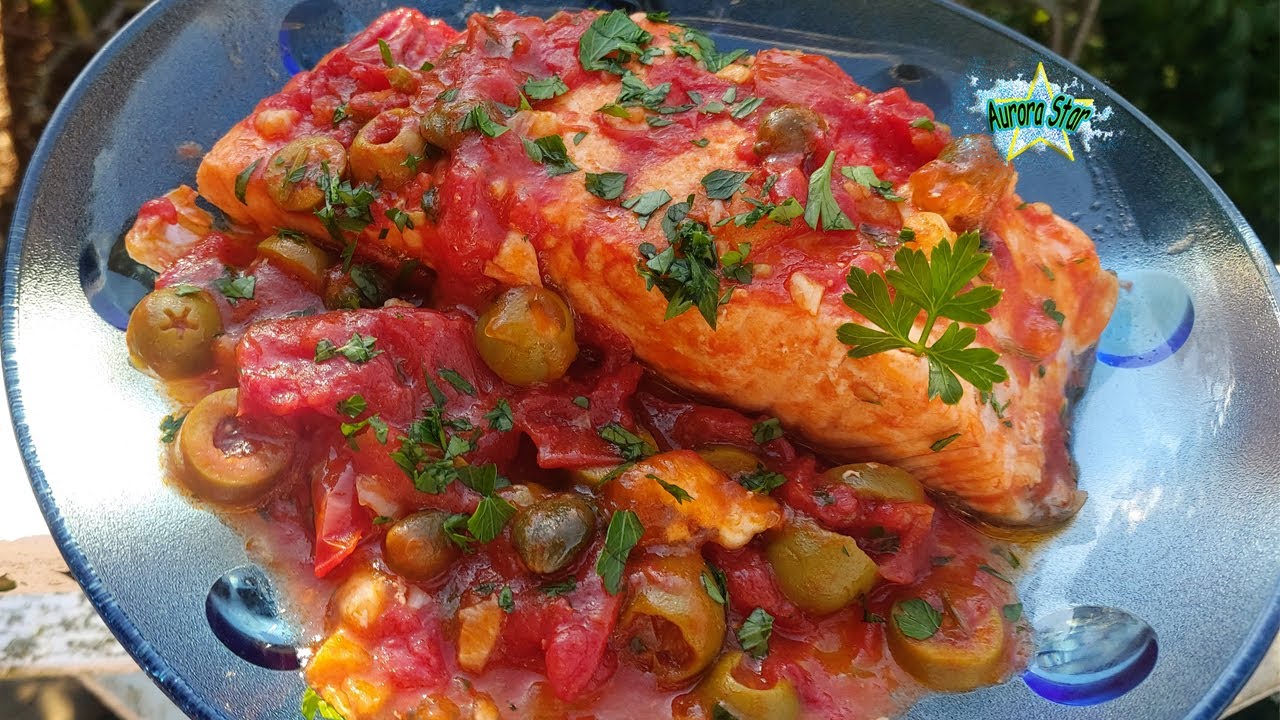 Ricetta: Cucina un trancio di salmone in padella con pomodori e olive!