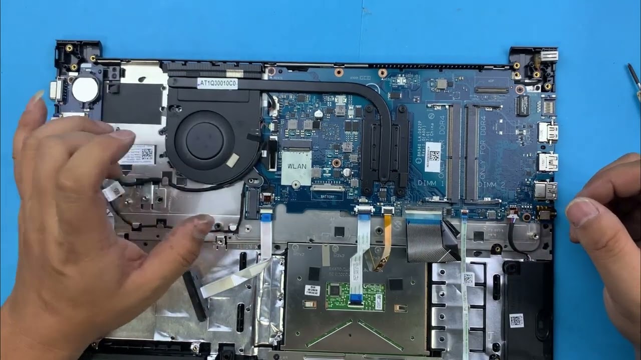 DELL Vostro 15 5568 Laptop Repair -- Final commissioning after installation