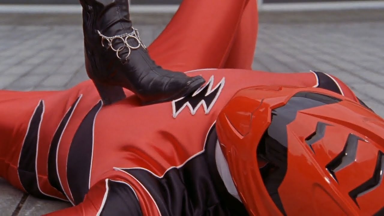 レンジャーを踏みつける 獣拳戦隊ゲキレンジャー red and blue ranger lost energy to the bad girl, sentai gekiranger
