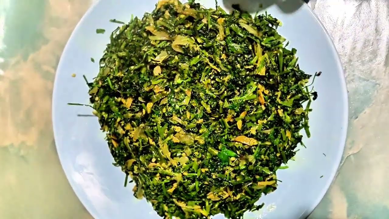 মটর শাক ভাজি ও সাথে আছে গরম ভাত।