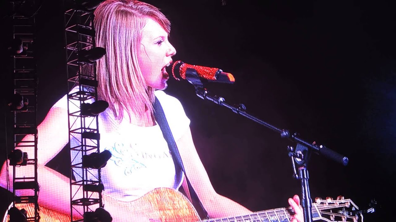 Taylor Swift RED Tour SG: Long Live