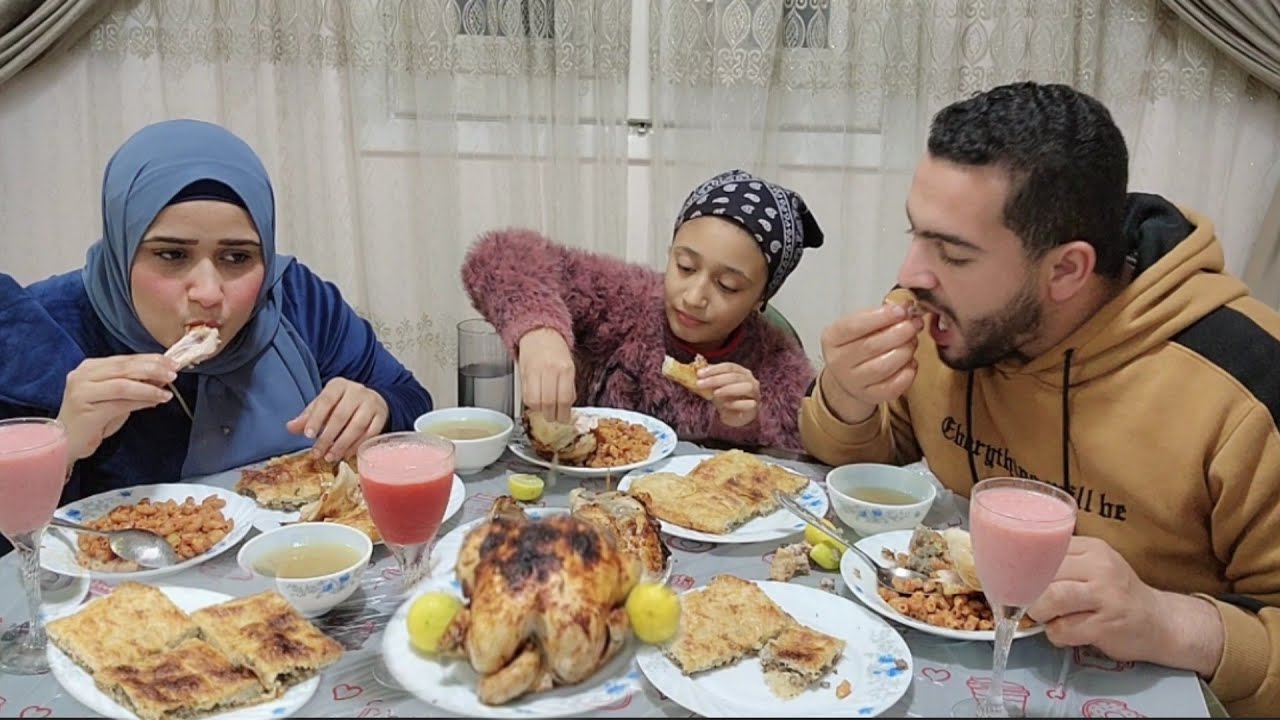 بعض البشر لوصادفوا نمله تمشى ع الحائط يضعون أصبعهم لكى تغير مسارها😱أتريدهم أنت يتركوك فحالك😅