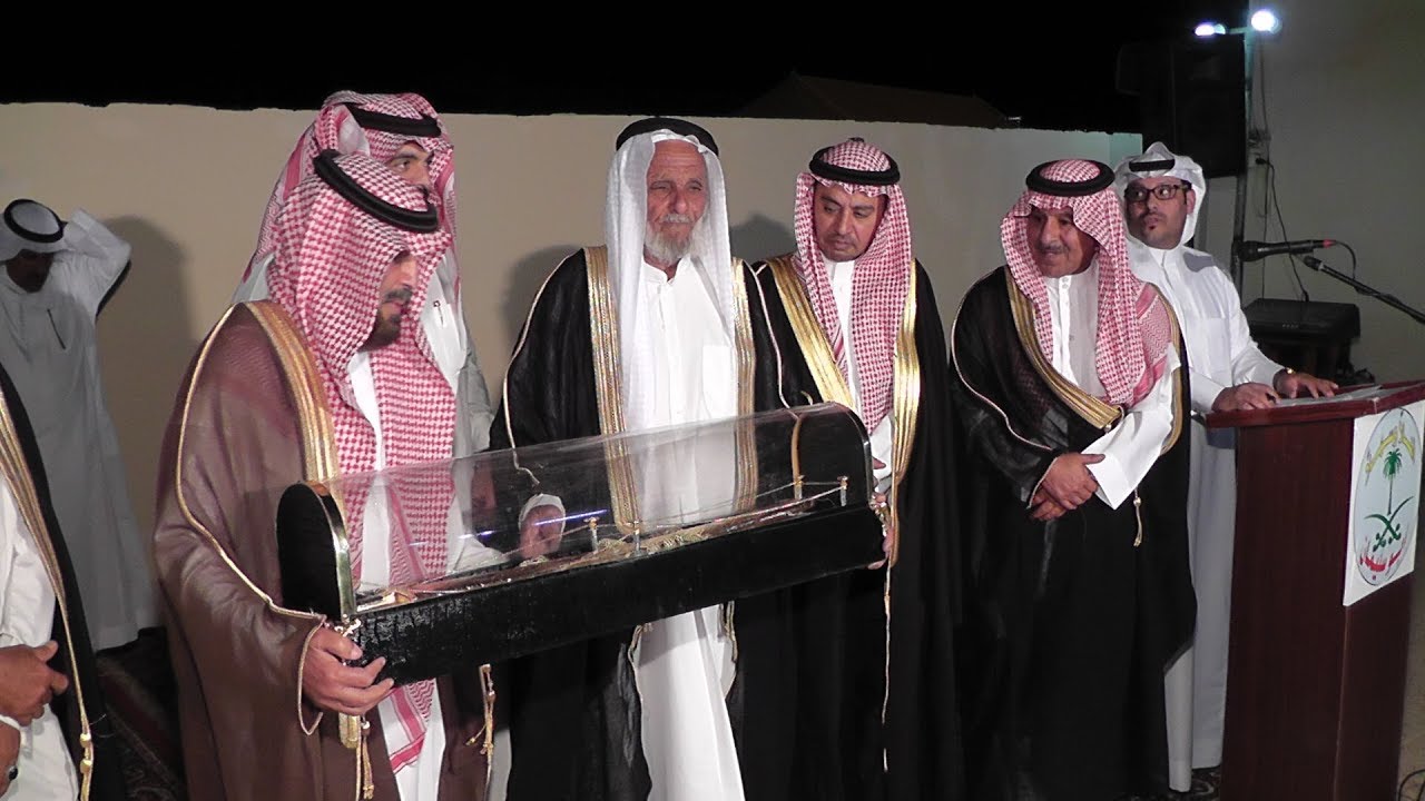 أحتفاءرئيس مركز الحمنة الشيخ بدر بن صقر بن شلاح  بأمام وخطيب جامع الحمنة الشيخ طايع النصافي