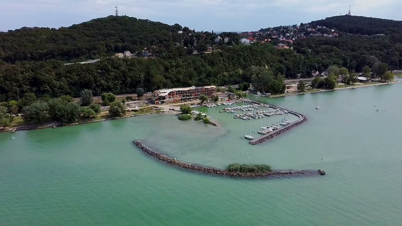 Fony&oacute;d hegy &eacute;s k&ouml;rny&eacute;ke
