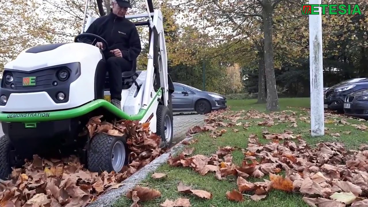 Etesia Buffalo 124 Professional Ride on Mower with Leaf Collection