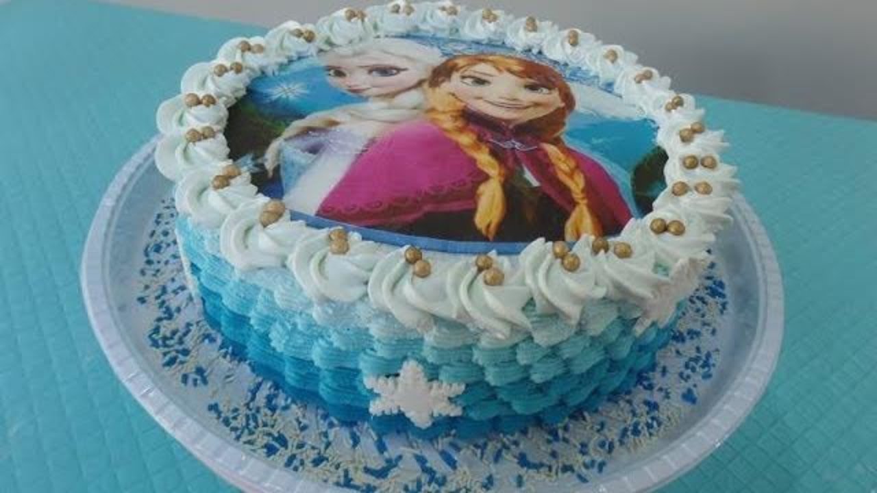 Bolo Frozen Elsa e Anna - Bolo de aniversário decorado com chantilly e papel arroz