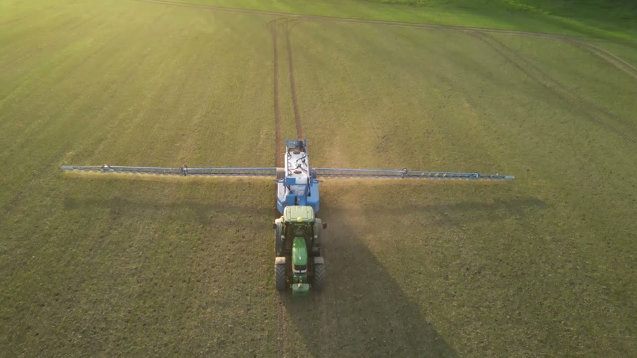 Odchwaszczanie pszenicy. Co dalej z stokłosą? John Deere 6930/Agrio Mamut 6000