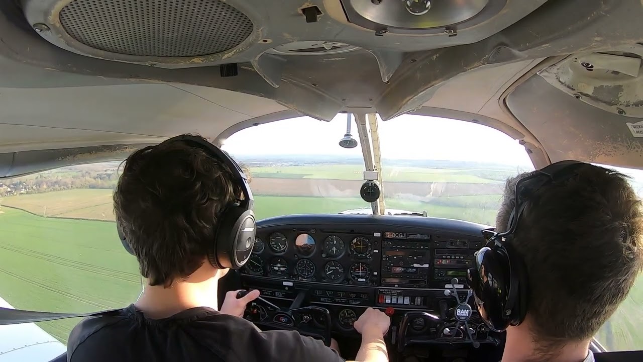 PA-28 Approach and Landing at Oxford (EGTK)