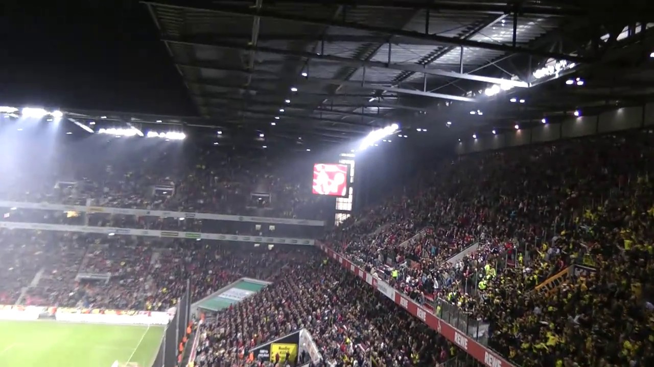 1. FC K&ouml;ln - BVB Torjubel beim 1-2 Stimmung Fans Borussia Dortmund 15.10.2010