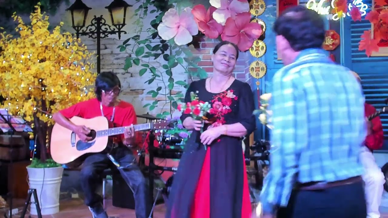 Ga chiều phố nhỏ  -  Sáng tác: Nguyễn Vũ  - Trình bày : Lê Thắm