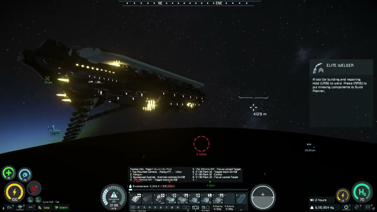 Zeppelin attempts to duel a heavy cruiser and battlecruiser (Space engineers naval pvp)
