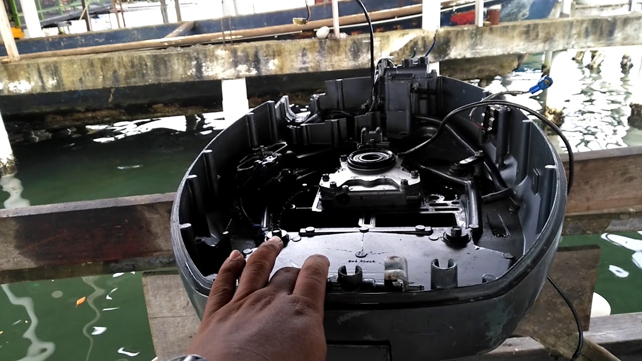Procedimiento para cambiar el tubo d agua en un F75hp #1.