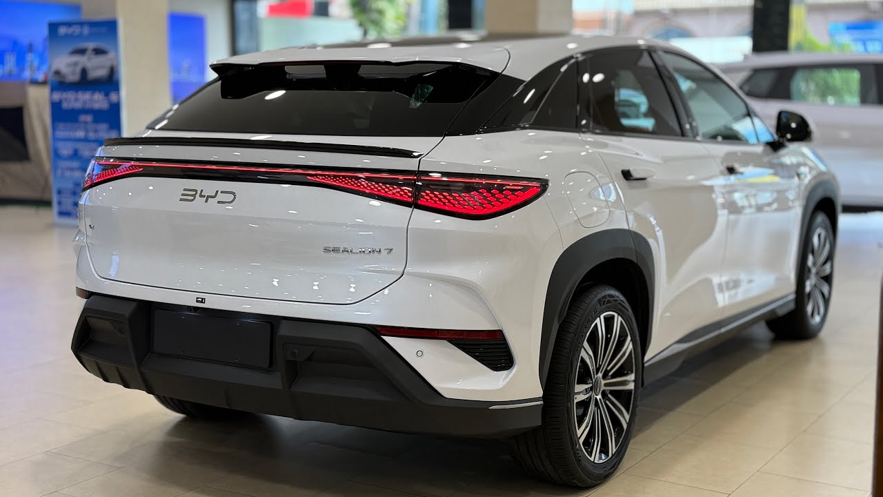 BYD SeaLion 7 EV 2026 Review interior and exterior 