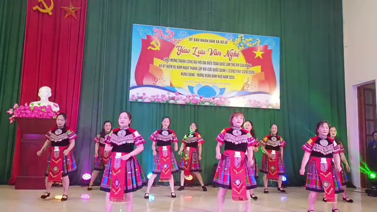 Nhảy dân vũ: Nàng Sơn ca: thôn Hồng vi 
