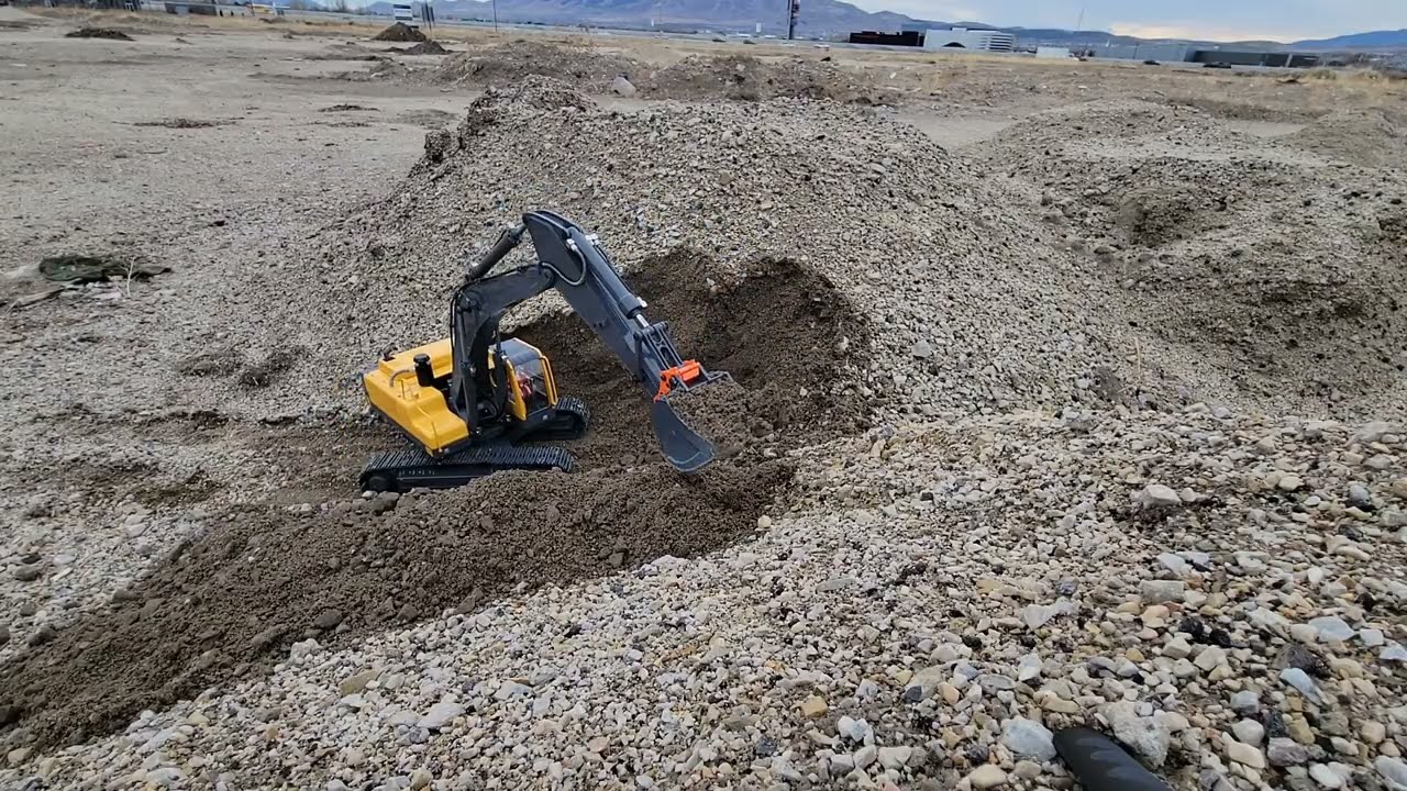 First dig video! New rc4wd 360l excavator! Reversed bucket digging 1/14