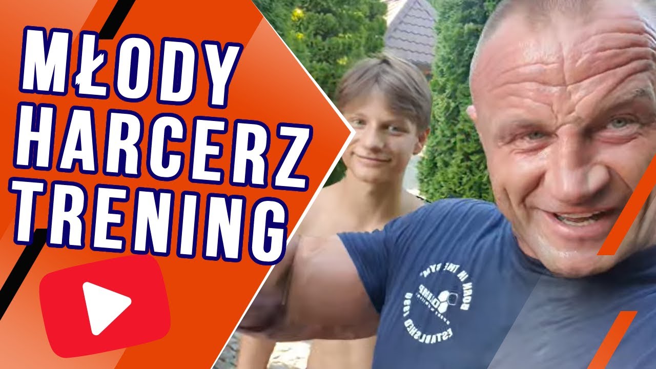 Pudzian z młodym harcerzem robi zaprawę poranną