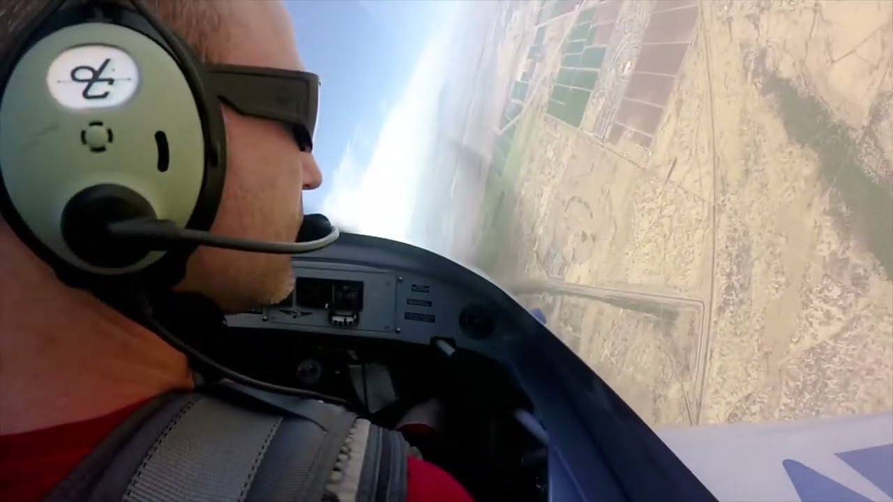Aerobatics in an Extra 300 - Learning how to do a Lomcevak