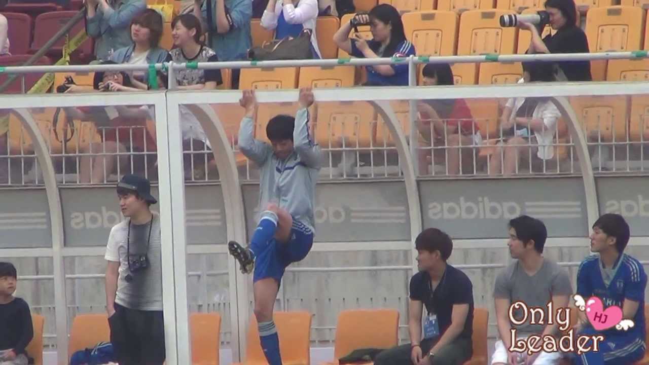 20130601 Kim HyunJoong fancam @ 수원월드컵 경기장 FC MEN - 경기전 몸풀기