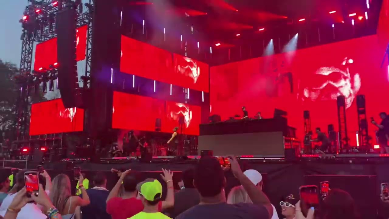 Nelly Furtado - @DomDolla  -(LIVE at @lollapalooza  Chicago 2023) #domdolla #lollapalooza
