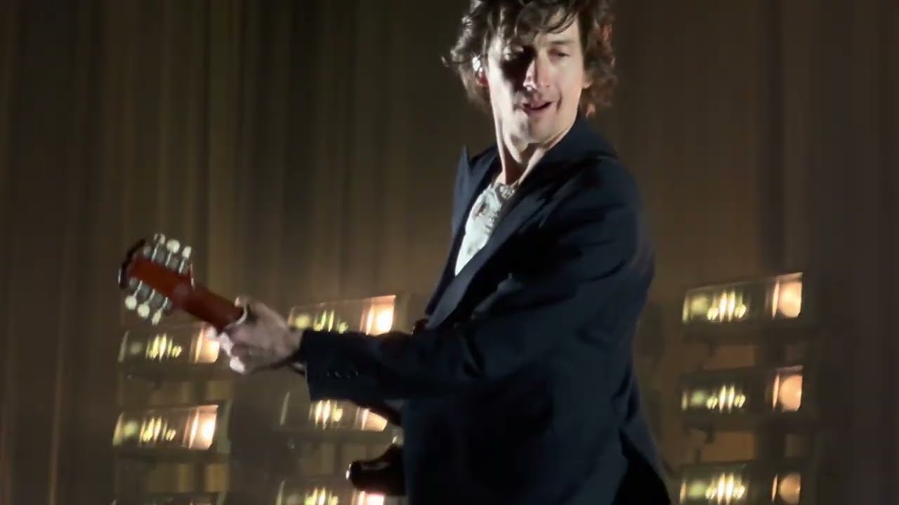 Arctic Monkeys - Body Paint (Live in Tokyo, Japan)