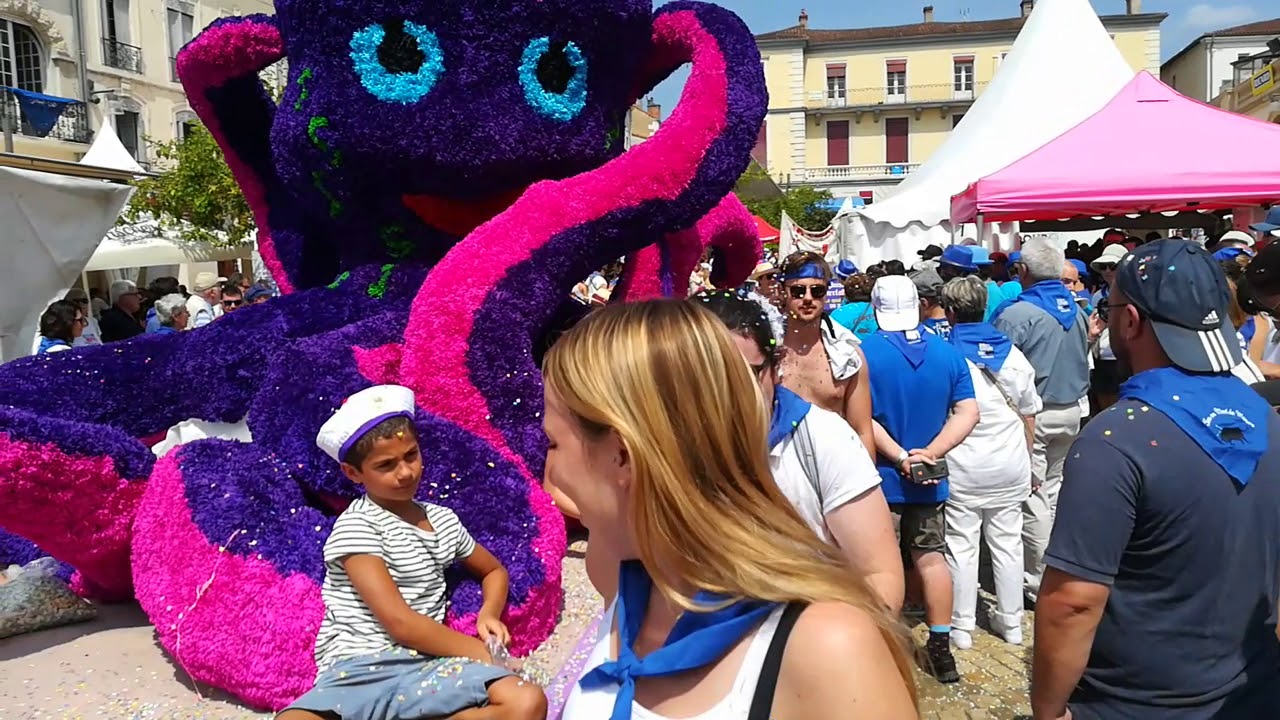 Fêtes de la madeleine à Mont de Marsan : la cavalcade de jour dans les rues