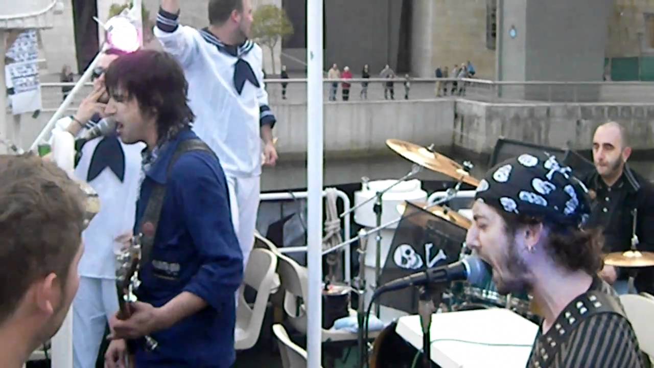 SUBVERSION -X- Vuestros caramelos envenenados - Konzierto por la Ria de Bilbao 23/10/2010