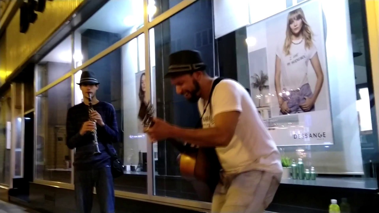 Sweet Child of Mine cover - Amazing Clarinet Street Performance