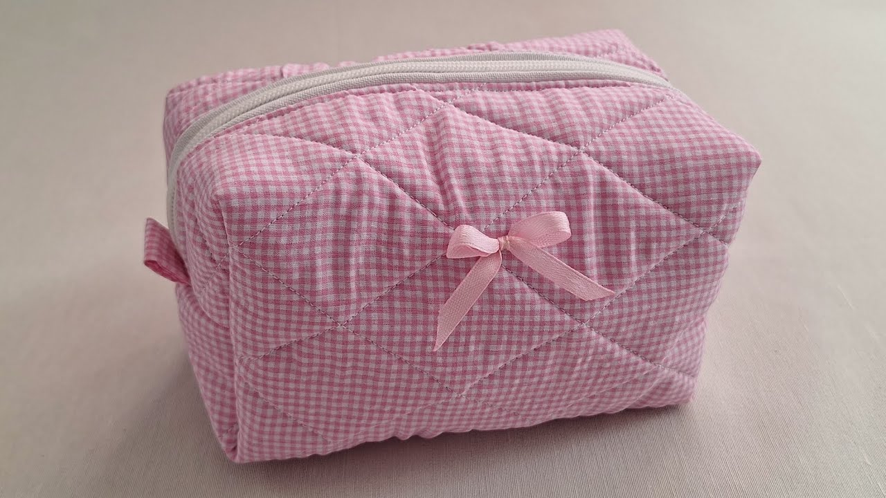 How to sew the pink trendy makeup bag in the simplest way