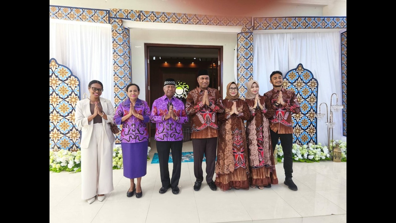 PENUH KEHANGATAN IDUL FITRI, OPEN HOUSE WAKIL GUBERNUR PAPUA BARAT DIHADIRI FORKOPIMDA DAN MASYARAKA