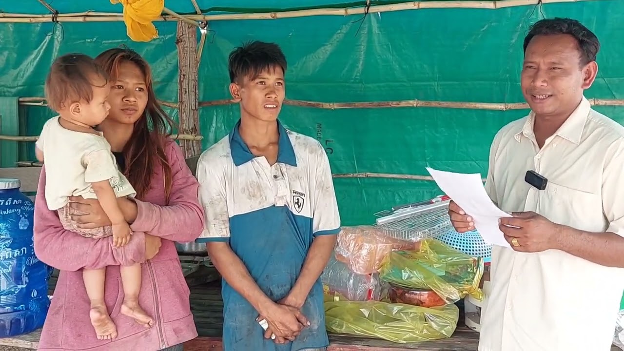 គ្រួសារក្មួយវិនទទួលបានឆ្នាំចានជាជំនួយអ៊ំៗផ្ដល់ជូន