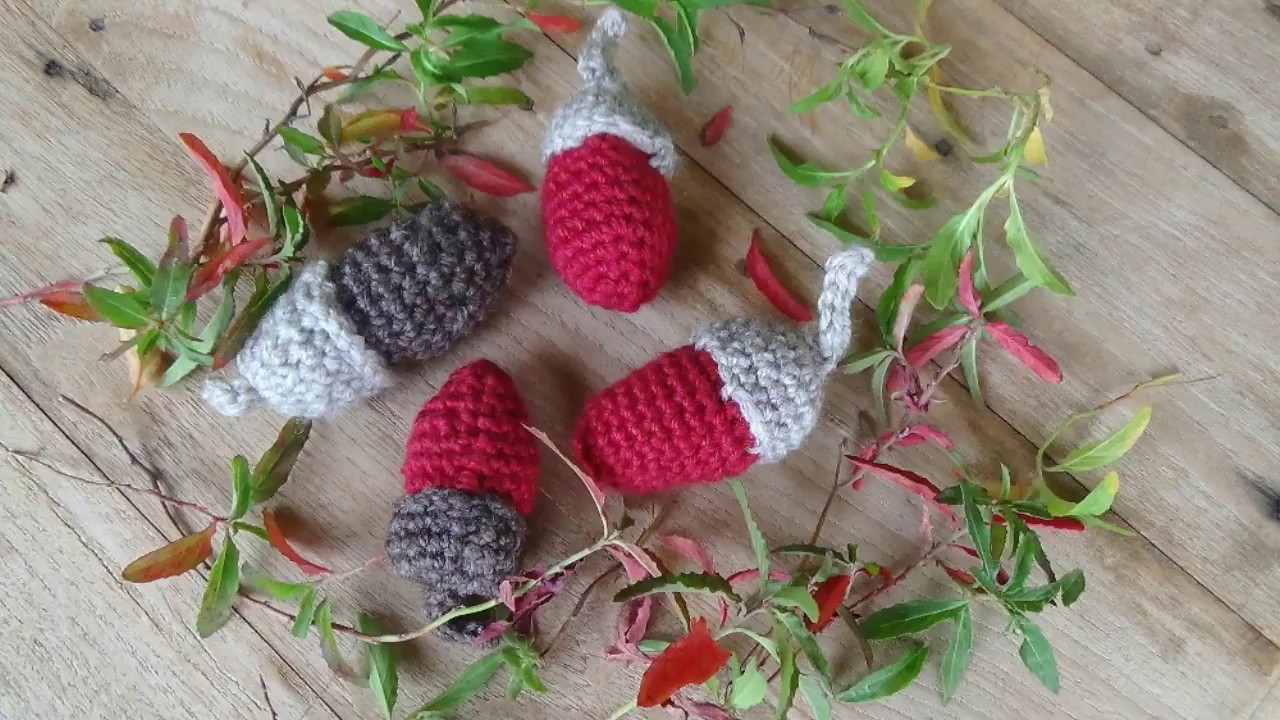 Crochet Ancorns, Christmas ornament! Easy for last minute gifts!