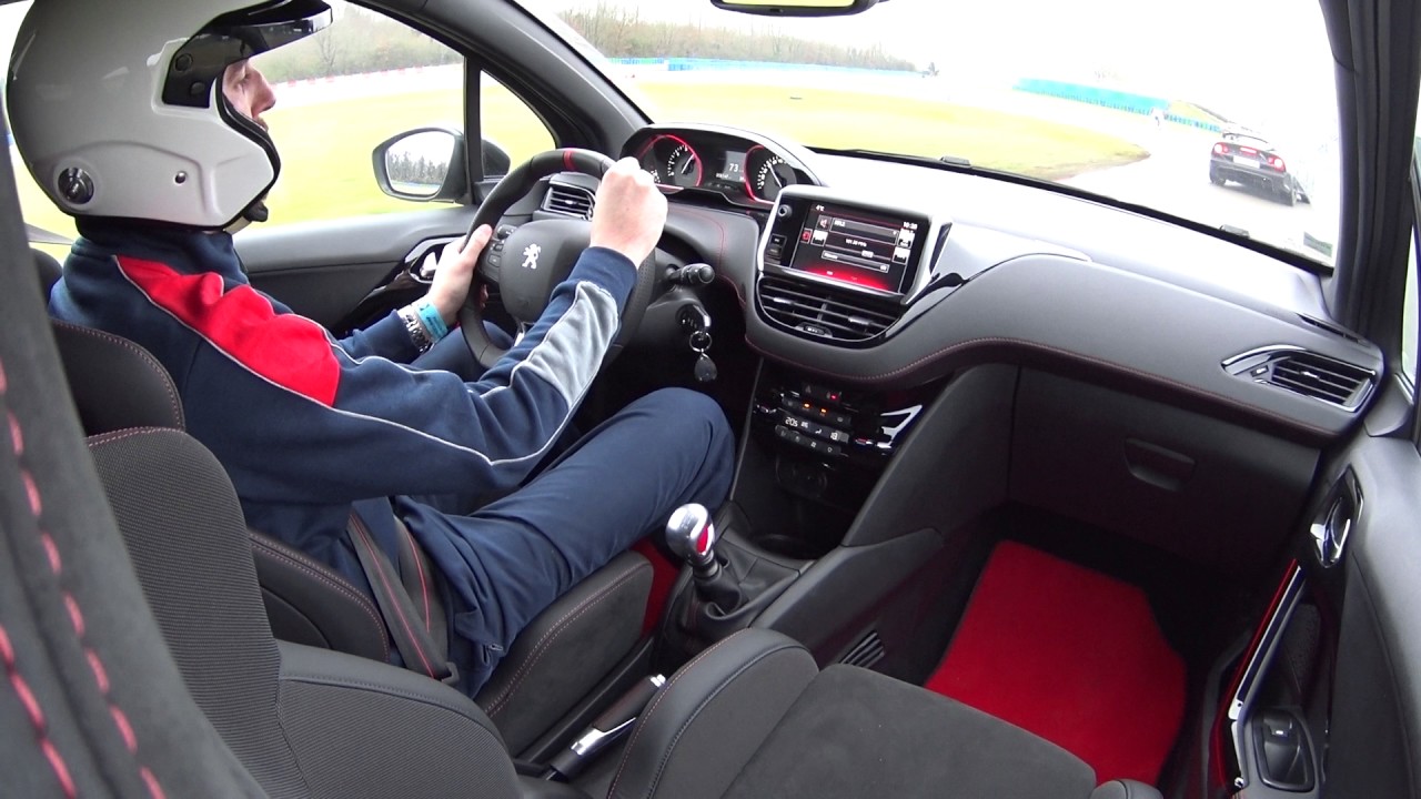 PEUGEOT 208 GTi By Peugeot Sport - Circuit de l'Ouest Parisien 29/01/2017