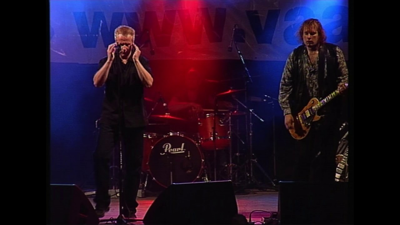 Y&ouml; - S&auml;rkyv&auml;&auml; (Rockperry-Live)