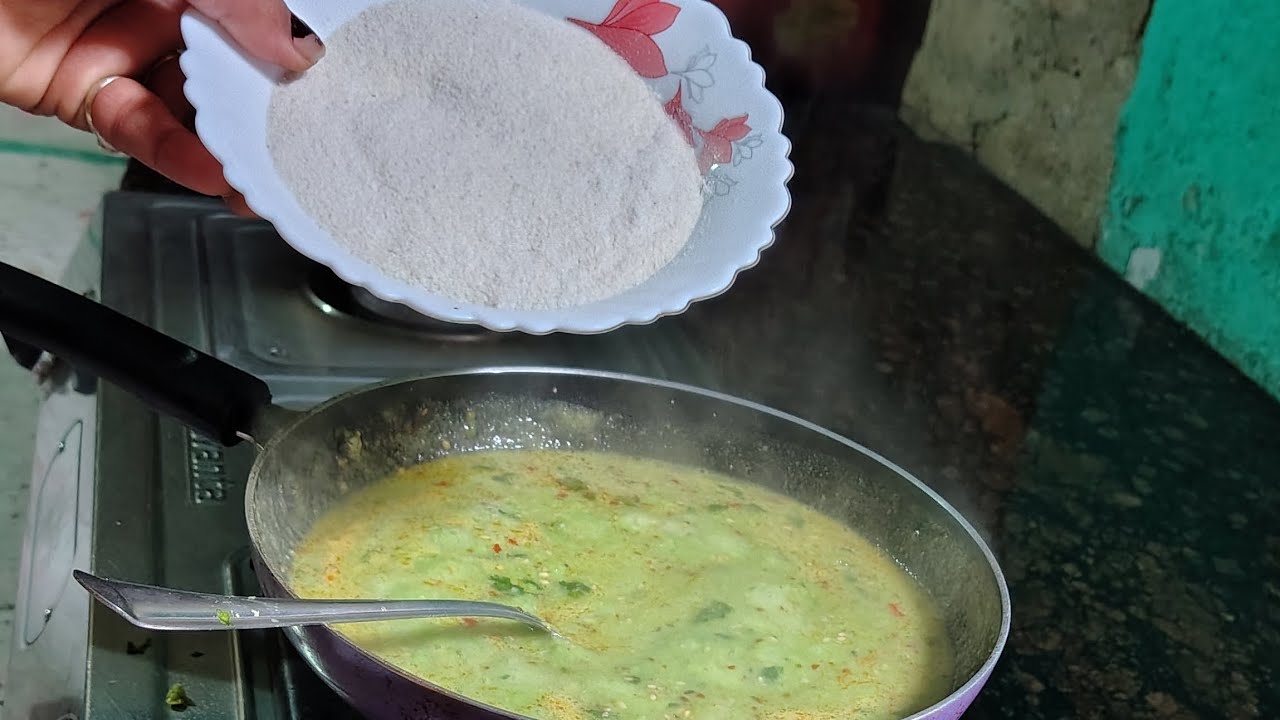 सिर्फ एक कप चावल से ढेर सारी बिस्किट#sardiyan महीना भर स्टोर करके रख सकते हैं#recipe 👌 