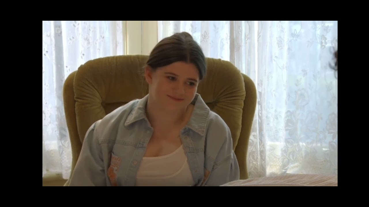 (274)Slaters:Lily and Ricky show off baby Charli