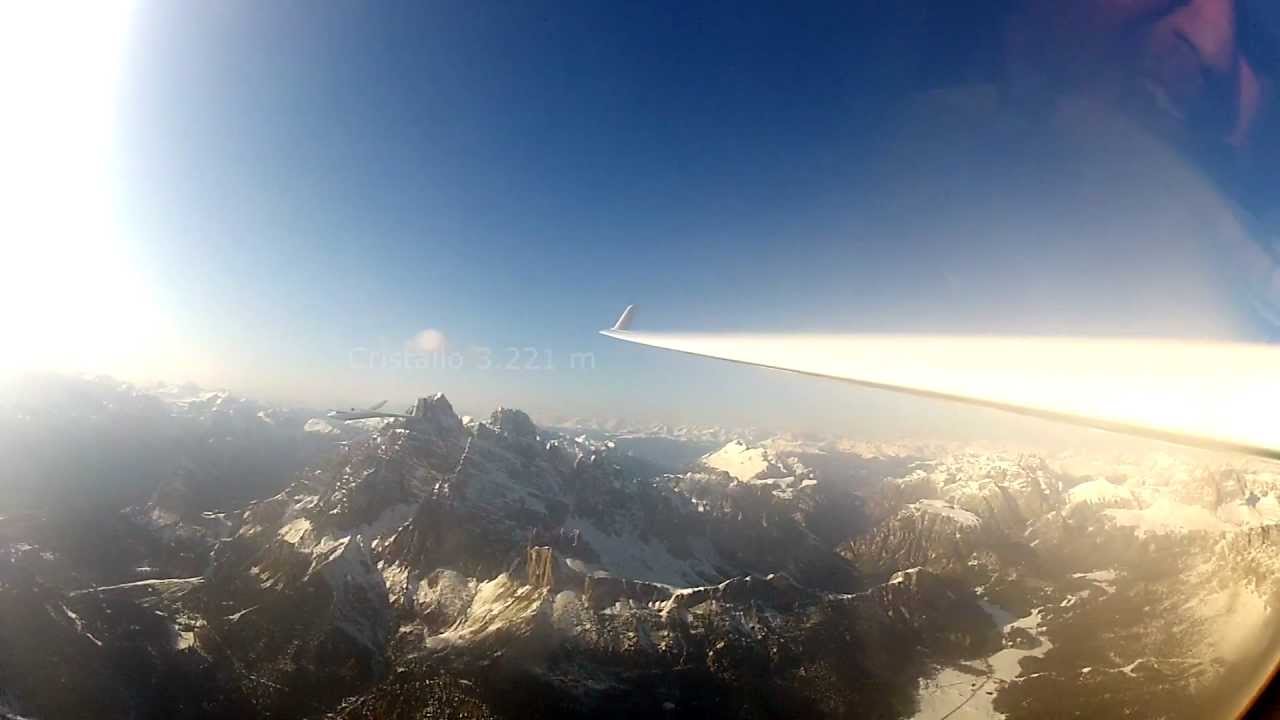 Con l'aliante sopra il cuore delle Dolomiti