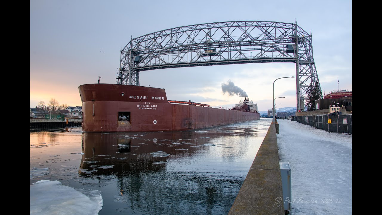 Mesabi Miner finding the ice in the Duluth Canal.