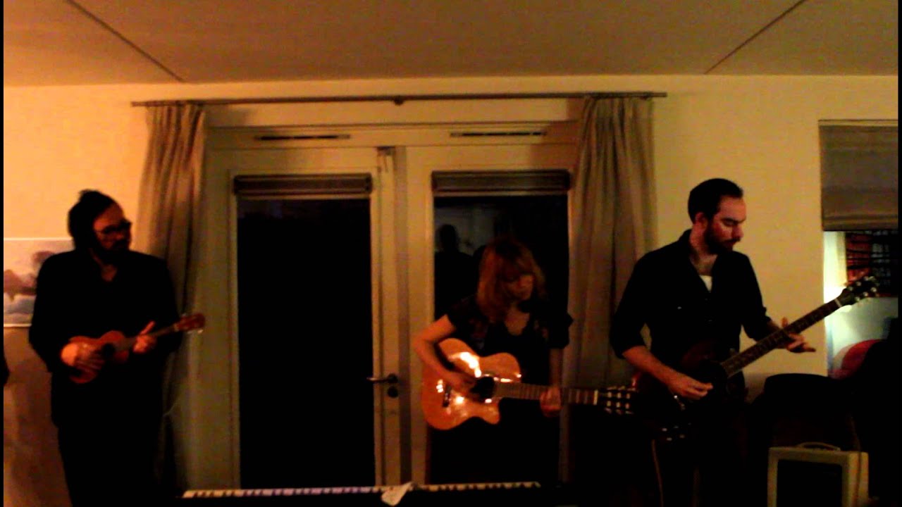 Janne Schra, Torre Florim, Blauzun, Roosbeef & Dazzled Kid samen in een Huiskamer