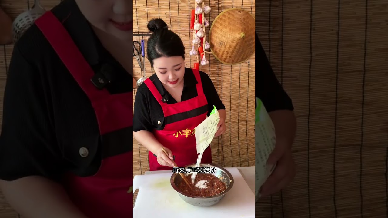 跟妈妈学的像书本一样的发面千层饼～外皮焦香酥脆，里面柔软又多层，蓬松暄软 越嚼越香，配着一碗鲜嫩爆汁的冬瓜丸子汤，这饭吃着才叫一个香！#我的乡村生活 #农村美食 #发面千层饼 #冬瓜丸子汤 #抖音美