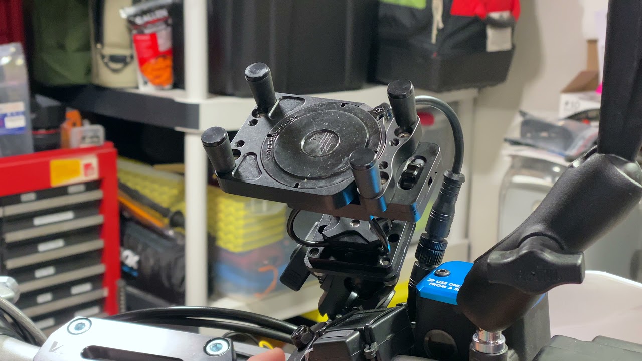 Husqvarna 701 Enduro LR: Install Hondo Garage Juiced Squeeze Wireless Smartphone Mount