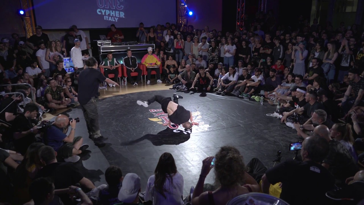 Red Bull BC One Cypher Italy 2018 | Final: Mowgly vs. Movy Cube
