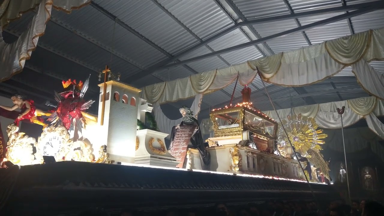 Consagrada imagen del Se&ntilde;or Sepultado del Santuario Sagrado Coraz&oacute;n de Jes&uacute;s Bodas de Oro Entrada.