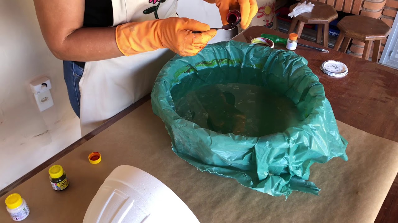Faça você mesmo! Pintura em vaso de cimento com verniz