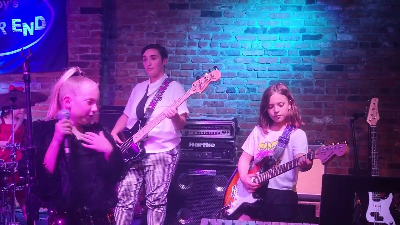 Kylie's 2nd live show @ The Bitter End, 