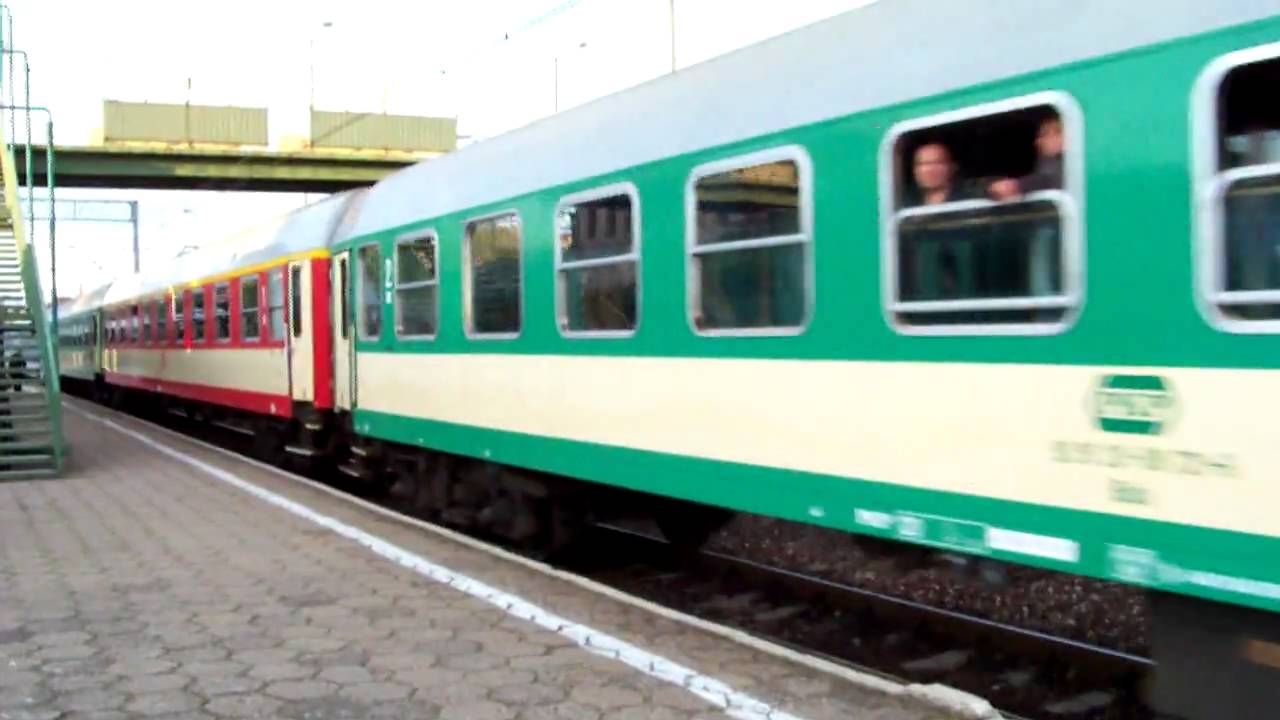 Karkonosze z wagonami na DTK (www.kolejowe.fora.pl)