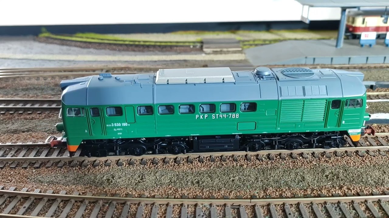 Prezentacja spalinowozu ST44 - 788 firmy #PIKO #dcc24 #h0 #makieta #modelarstwo