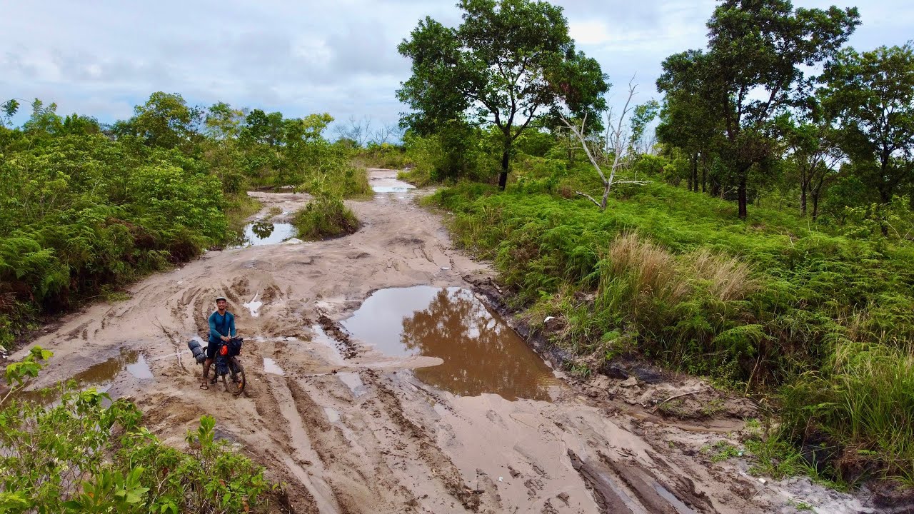 BIKEPACKING EAST KALIMANTAN | VLOG 76 🇮🇩