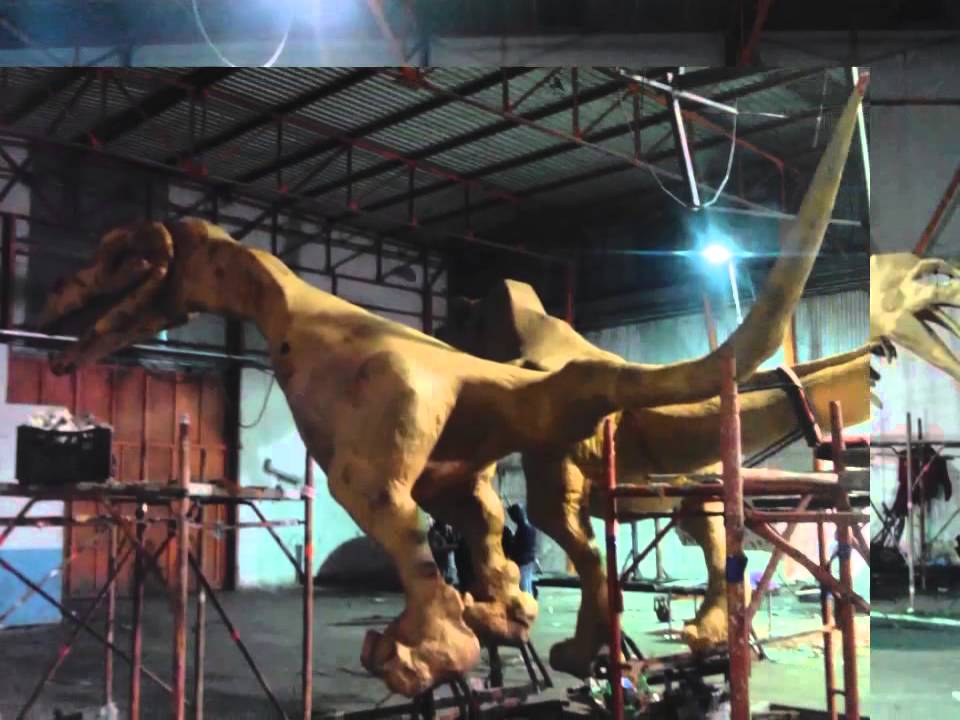 Carnevale ABATESE 2016 : lavori carro JURASSIC WORLD